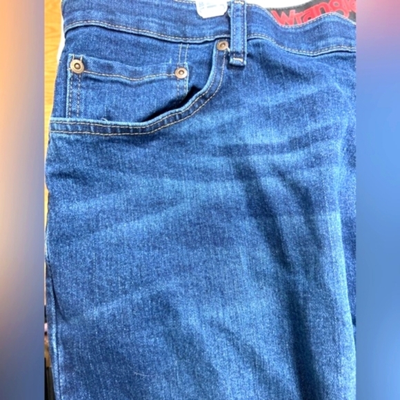 Men's Wrangler Regular Fit Performance Series Flex Waistband Jeans - Picture 5 of 8